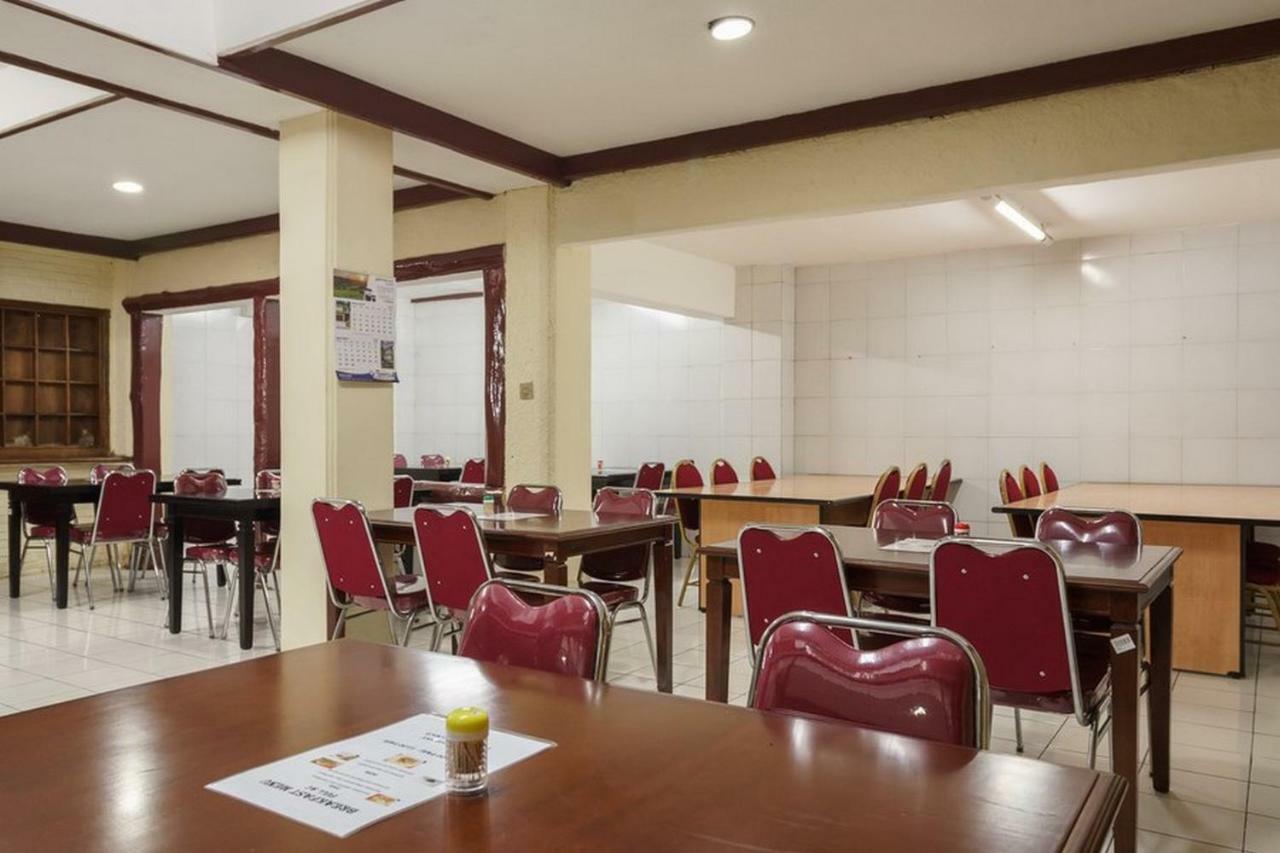 Reddoorz @ Jalan Jaksa Jakarta Exteriör bild